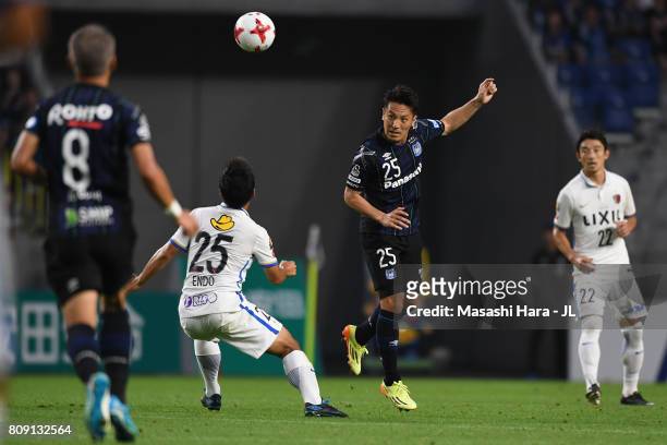 Jungo Fujimoto of Gamba Osaka heads the ball during the J.League J1 match between Gamba Osaka and Kashima Antlers at Suita City Football Stadium on...