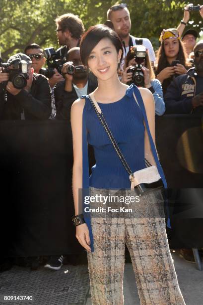 Gwei Lun-Mei chem bleu attends the Chanel Haute Couture Fall/Winter 2017-2018 show as part of Paris Fashion Week on July 4, 2017 in Paris, France.