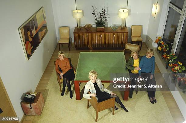 Woman On The Web - www.wow.com, Mary Wells, Liz Smith, Leslie Stahl, and Joni Evans, are photographed in Wells' home..