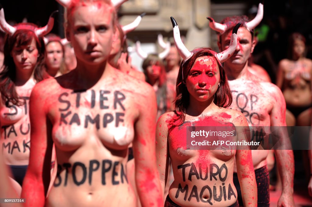 SPAIN-BULLFIGHTING-BULLRUN-PETA-TOURISM-SANFERMIN