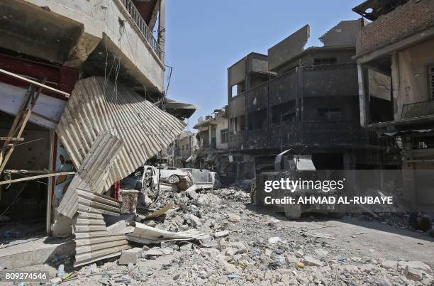 Iraqi Counter-Terrorism Service humvees advance in the Old City of Mosul on July 5, 2017 during the Iraqi government forces' offensive to retake the...