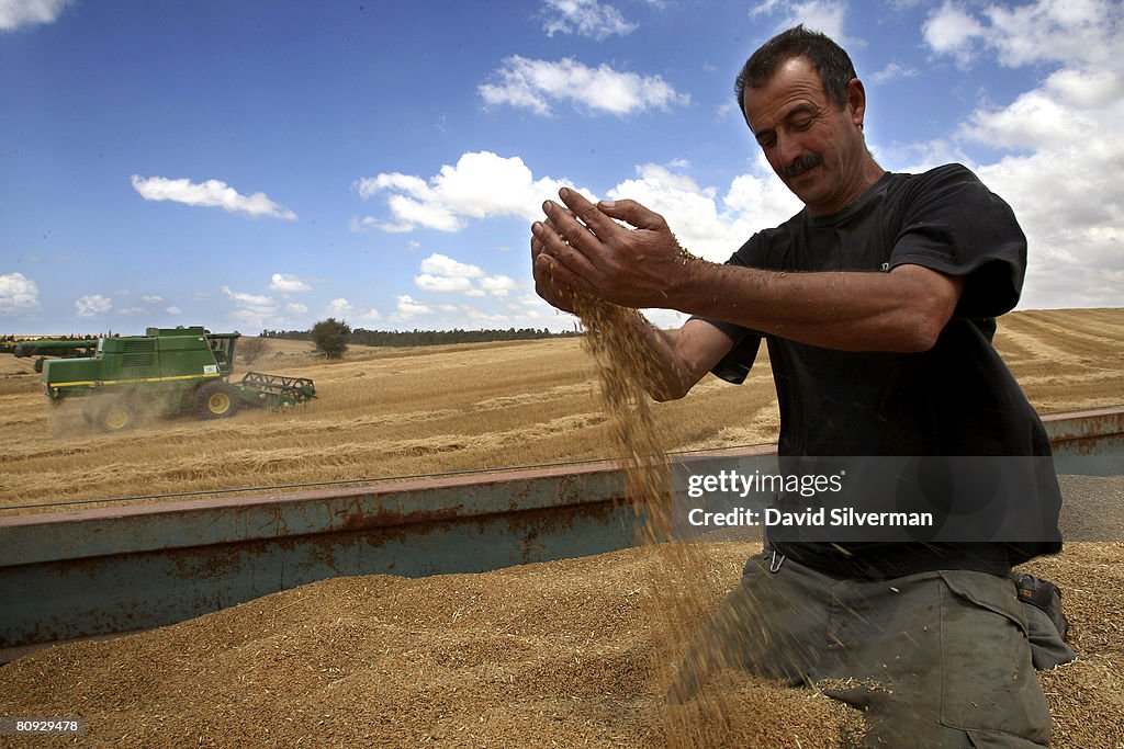 Israeli Farmers Get Military Protection To Work Border Fields