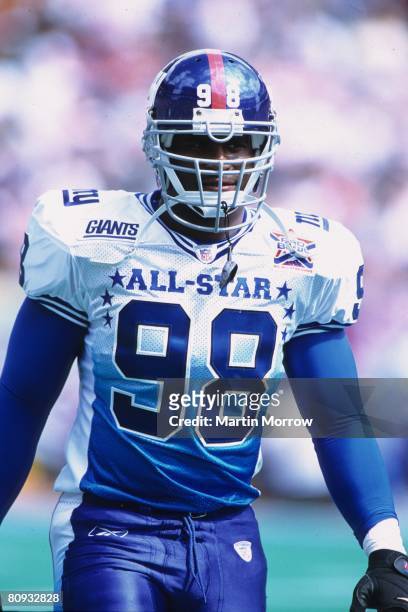 New York Giants linebacker Jessie Armstead of the NFC walk off the field against the AFC in the 2002 NFL Pro Bowl at Aloha Stadium on February 9,...
