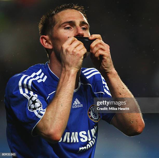 Frank Lampard of Chelsea celebrates as he scores their second goal from the penalty spot during the UEFA Champions League Semi Final 2nd leg match...