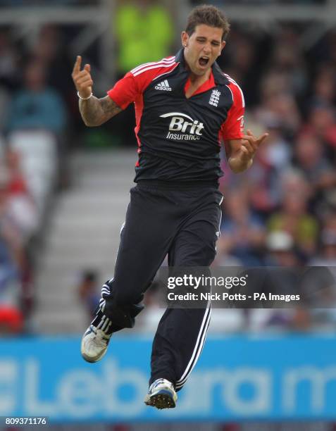 England's Jade Dernbach celebrates taking the wicket of Sri Lanka batsman Lasith Malinga during the fourth Natwest ODI match at Trent Bridge,...