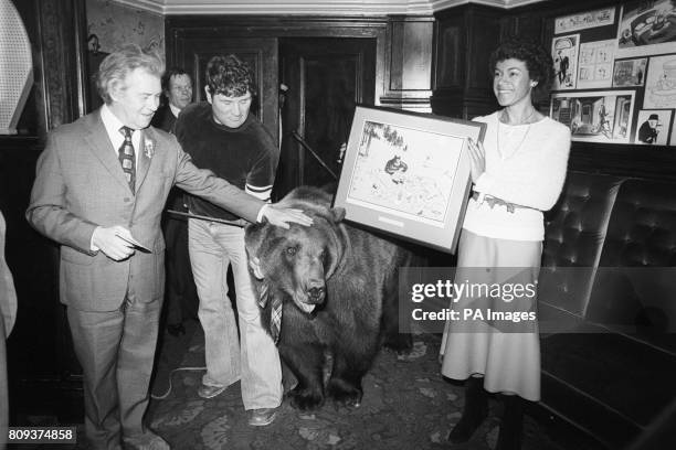 Hercules the Bear becomes the first honorary member of the Cartoonist's club. With Hercules are the Club's Chairman Ian Scott, his owner Andy...