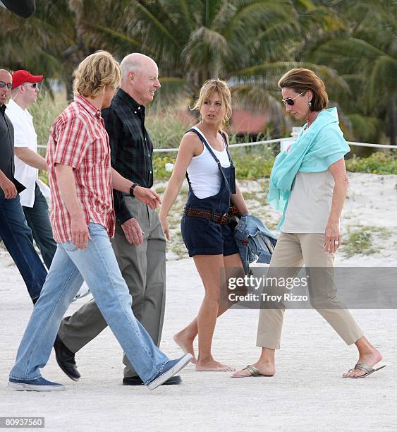 Actor Owen Wilson, his father Robert Wilson, actress Jennifer Aniston, his mother Laura Wilson are seen filming a scene from the movie "Marley & Me"...