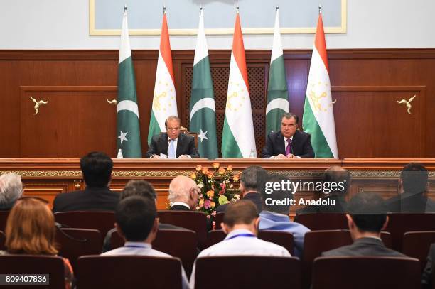 Prime Minister of Pakistan Nawaz Sharif and President of Tajikistan Emomali Rahmon hold a joint press conference following their meeting in Dushanbe,...