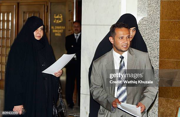 Iraqi Members of Parliament from al-Sadr bloc Salih al-Ukeili, Maha Adil, Zeinab Karim attend a press conference at al-Rashid hotel on May 1, 2008 in...