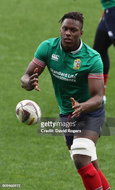 Maro Itoje passes the ball during the British & Irish Lions training session at QBE Stadium on July 6, 2017 in Auckland, New Zealand.
