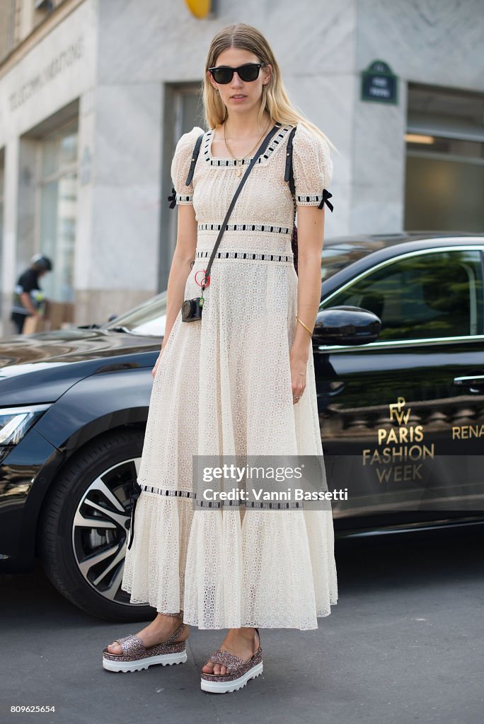 Street Style - Paris Fashion Week - Haute Couture Fall/Winter 2017-2018 : Day  Four