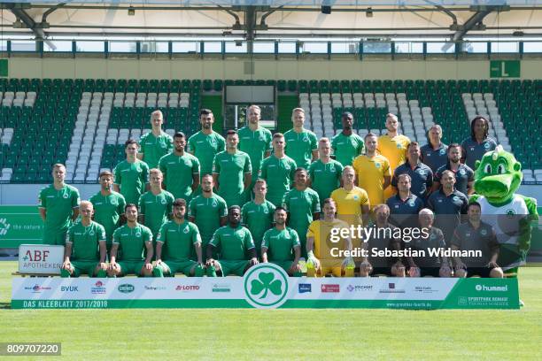 The team Lukas Gugganig, Serdar Dursun, Philipp Hofmann, Marcel Franke, Sama Stephen, Timo Koenigsmann, Athletics coach Michael Schleinkofer,...