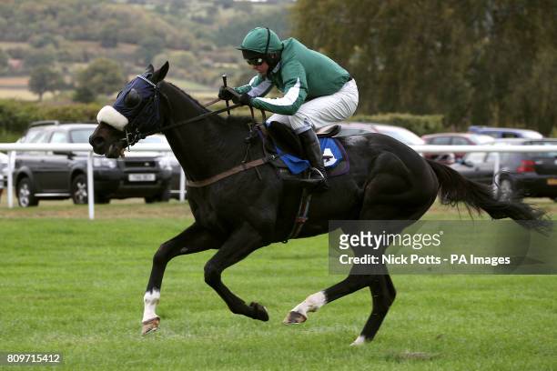 Jockey Paul Moloney on Agente Romano during the Welcome Back To Ludlow Selling Hurdle