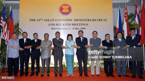 Economic Ministers from the Association of Southeast Asian Nations including Pehin Dato Seri Selia Lim Jok Seng of Brunei, Cham Prasidh of Cambodia,...