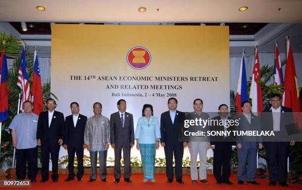 Economic Ministers from the Association of Southeast Asian Nations including Pehin Dato Seri Selia Lim Jok Seng of Brunei, Cham Prasidh of Cambodia,...