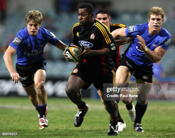 Sitiveni Sivivatu of the Chiefs runs with the ball during the round 12 Super 14 match between the Western Force and the Chiefs at Subiaco Oval on May...