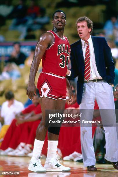 Head Coach Doug Collins and Charles Oakley of the Chicago Bulls talk during a game played against the Los Angeles Lakers circa 1986 at the Great...