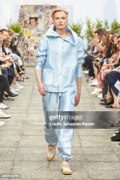 Model walks the runway during the William Fan defile during 'Der Berliner Mode Salon' Spring/Summer 2018 at Kronprinzenpalais on July 6, 2017 in...