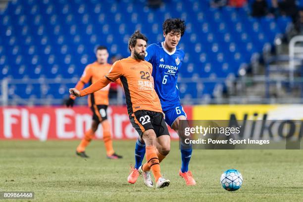 Ulsan Hyundai Midfielder Jeong Jae Yong fights for the ball with Brisbane Roar Midfielder Thomas Broich during the AFC Champions League 2017 Group E...