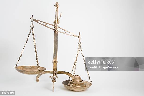 weights on scales - balance justice photos et images de collection