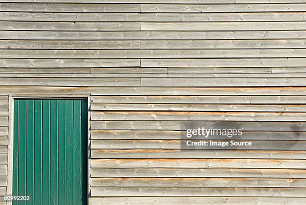 wooden building with door - tool shed wall spaces stockfoto's en -beelden