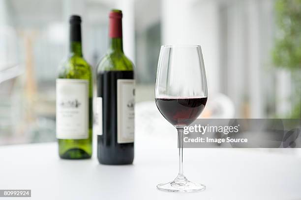 red wine - red wine glass stockfoto's en -beelden