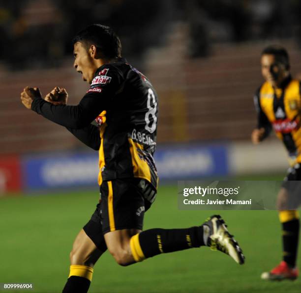 Diego Bejarano of The Strongest celebrates after scoring the equalizer during a first leg match between The Strongest and Lanus as part of Copa...