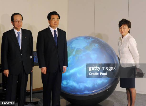 Japanese Prime Minister Yasuo Fukuda, Chinese President Hu Jintao and NGO GAIA INITIATIVE Chairman and former Sanyo Corp. President Tomoya Nonaka...