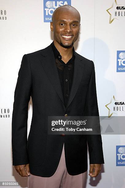 Singer Kenny Lattimore attends the 3rd annual USA Today Hollywood Hero Award, honoring Magic Johnson in recognition of his work in the entertainment...