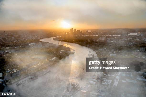 aerial view of river thames and city at sunrise with mist - thames river fotografías e imágenes de stock