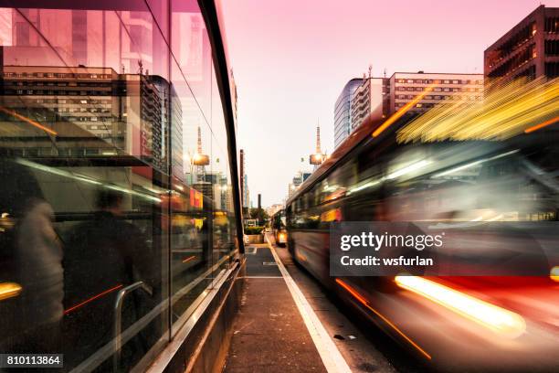 avenida paulista - estación de autobús fotografías e imágenes de stock