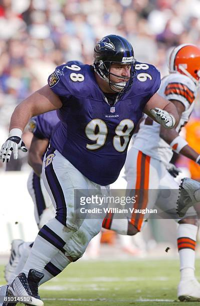 Baltimore Ravens defensive tackle Tony Siragusa has a total of 4 tackles against the Cleveland Browns. As the Cleveland Browns win 27 to17.