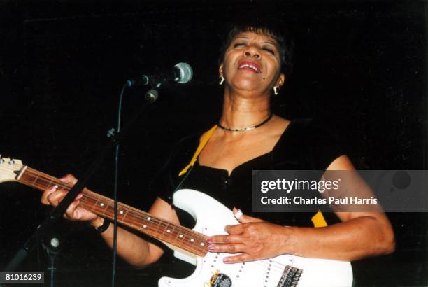 Photo of Barbara Lynn at the Blues Estafette, Utrecht, Holland on 11-18-00