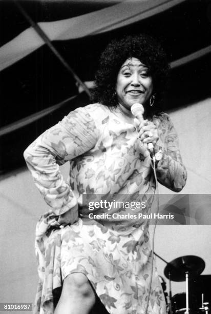 Singer Jean Knight performs at the New Orleans Jazz & Heritage Festival on April 25, 1999 in New Orleans, Louisiana