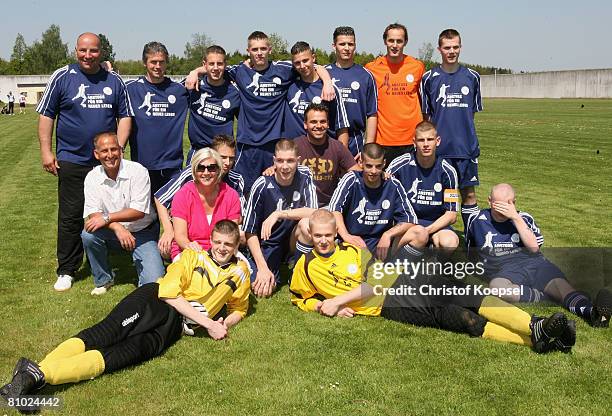 The prisoner team of Siegburg comes together with U18 national coach Heiko Herrlich during the youth inmate football program of the German Football...