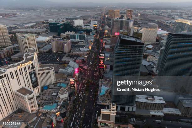 aerial photo of the las vegas strip looking south, sunset - mandalay bay resort and casino fotografías e imágenes de stock