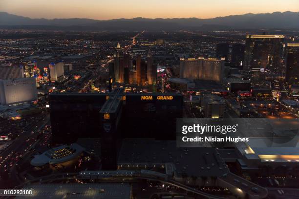 aerial photo of the las vegas strip lights, sunset - excalibur hotel stock-fotos und bilder