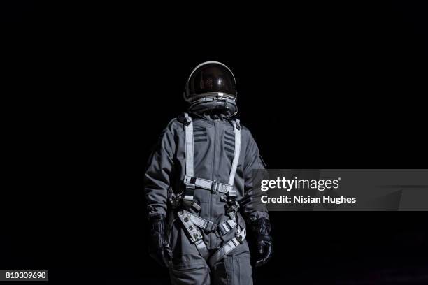 portrait of astronaut in space suit - astronauta fotografías e imágenes de stock
