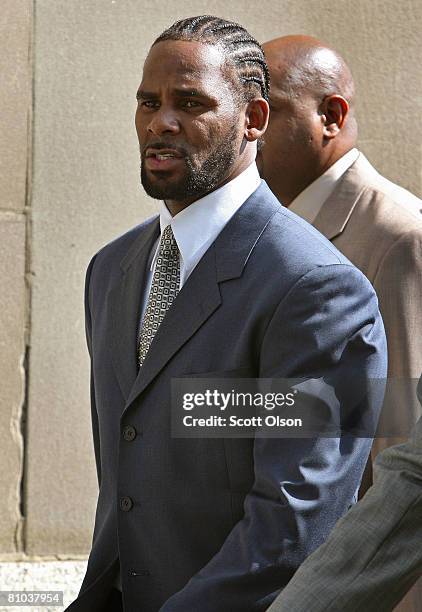 Singer R. Kelly arrives at the Cook County courthouse where jury selection is scheduled to begin for his child pronography trial May 9, 2008 in...