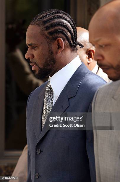 Singer R. Kelly arrives at the Cook County courthouse where jury selection is scheduled to begin for his child pronography trial May 9, 2008 in...