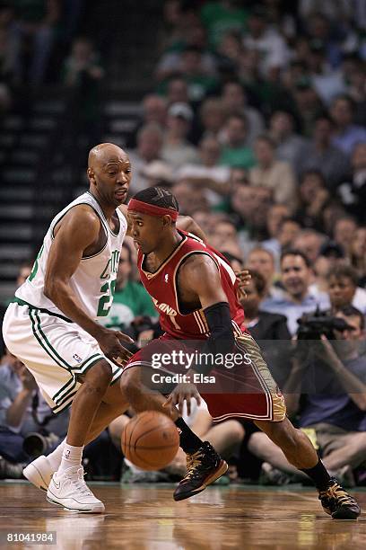 Daniel Gibson of the Cleveland Cavaliers drives past Sam Cassell of the Boston Celtics in Game One of the Eastern Conference Semifinals during the...