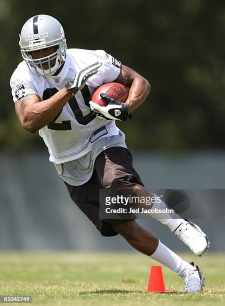 First round pick Darren McFadden of the Oakland Raiders works out at the rookie mini-camp at the Raiders training facility on May 9, 2008 in Alameda,...