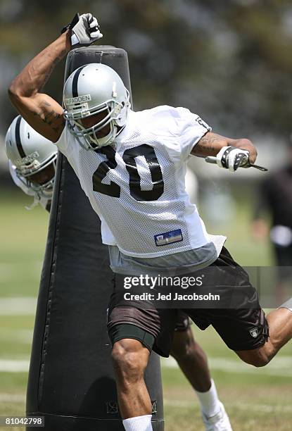 First round pick Darren McFadden of the Oakland Raiders works out at the rookie mini-camp at the Raiders training facility on May 9, 2008 in Alameda,...