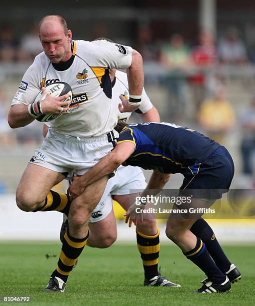 Laurence Dallaglio of Wasps breaks away during the Guinness Premiership match between Leeds Carnegie and London Wasps at The Headingley Carnegie...