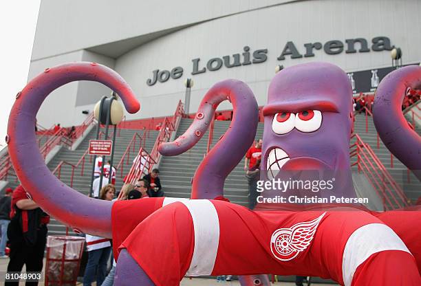 An octopus statue sits outside of Joe Louis Arena before game two of the Western Conference Finals of the 2008 NHL Stanley Cup Playoffs between the...