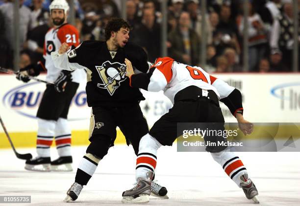 Tyler Kennedy of the Pittsburgh Penguins fights with Scottie Upshall of the Philadelphia Flyers during the first period of game two of the Eastern...