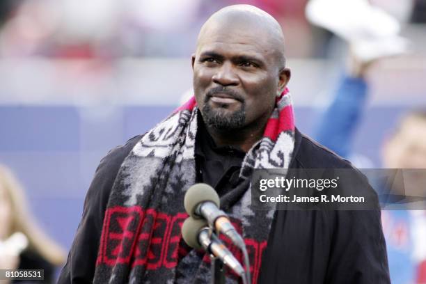 Legendary Giant linebacker Lawrence Taylor makes a speech before the NFC Wild Card game versus the Carolina Panthers at Giants Stadium, Jan. 8, 2006....