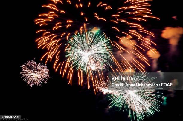 close-up of fireworks against sky at night - feuerwerk rakete stock-fotos und bilder