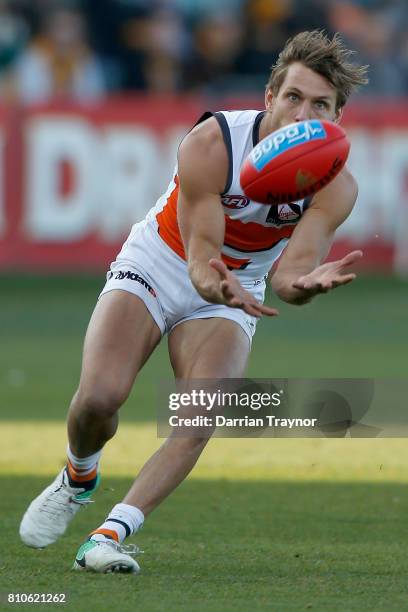 Matt De Boer of the Giants marks the ball during the round 16 AFL match between the Hawthorn Hawks and the Greater Western Sydney Giants at...