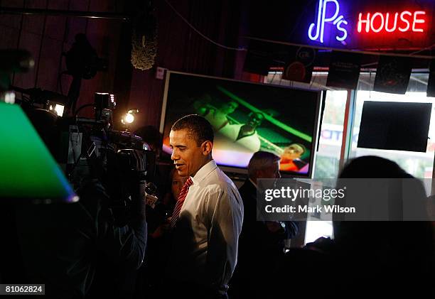 Democratic presidential hopeful Sen. Barack Obama talks to reporters after playing a game of pool during a stop at Schultzie's Bar & Hot Spot May 12,...